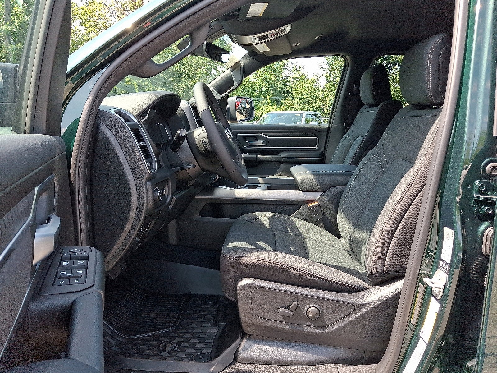 2027 RAM 1500 RAM 1500 BIG HORN CREW CAB 4X4 5'7' BOX