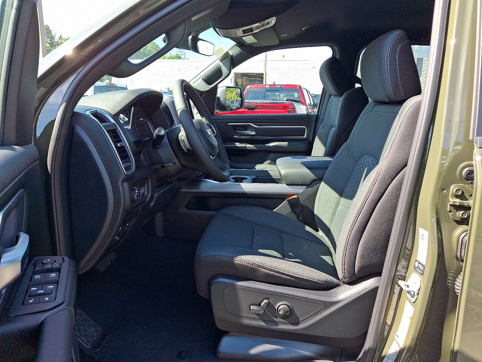 2027 RAM 1500 RAM 1500 BIG HORN CREW CAB 4X4 5'7' BOX