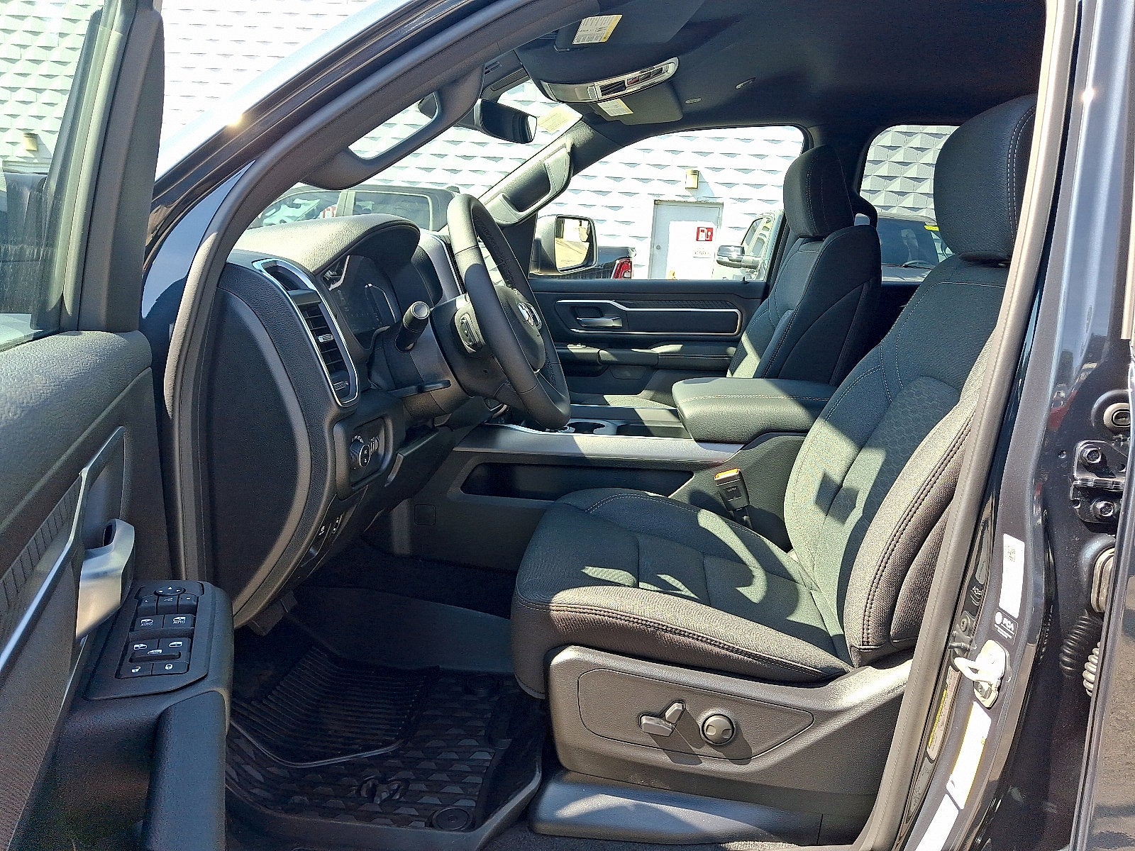 2027 RAM 1500 RAM 1500 BIG HORN CREW CAB 4X4 5'7' BOX