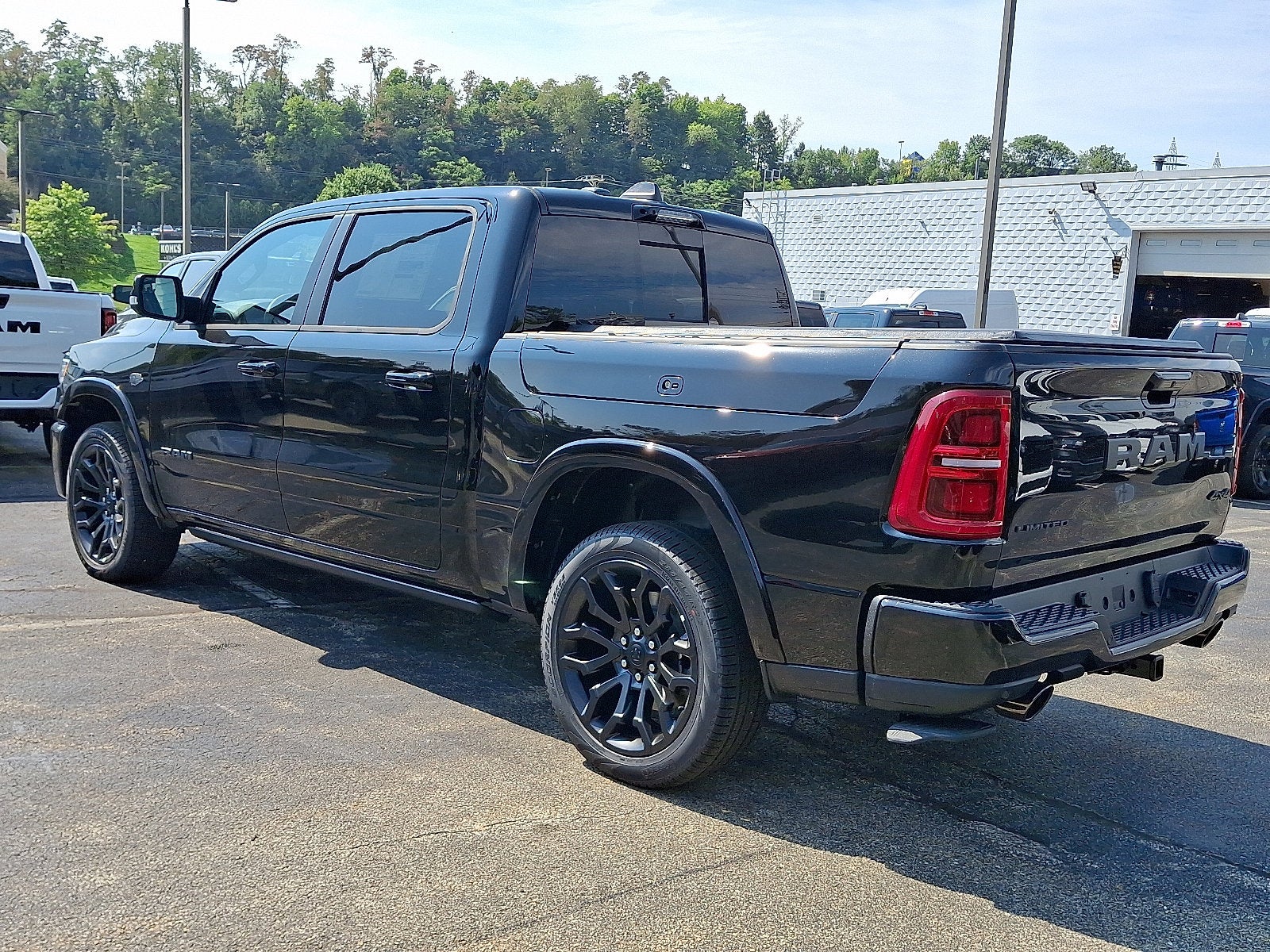 2027 RAM 1500 RAM 1500 LIMITED CREW CAB 4X4 5'7' BOX