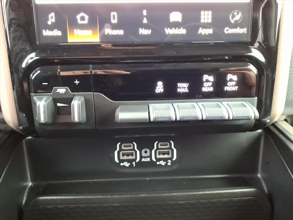 2022 RAM 1500 Laramie Crew Cab 4x4 5'7' Box