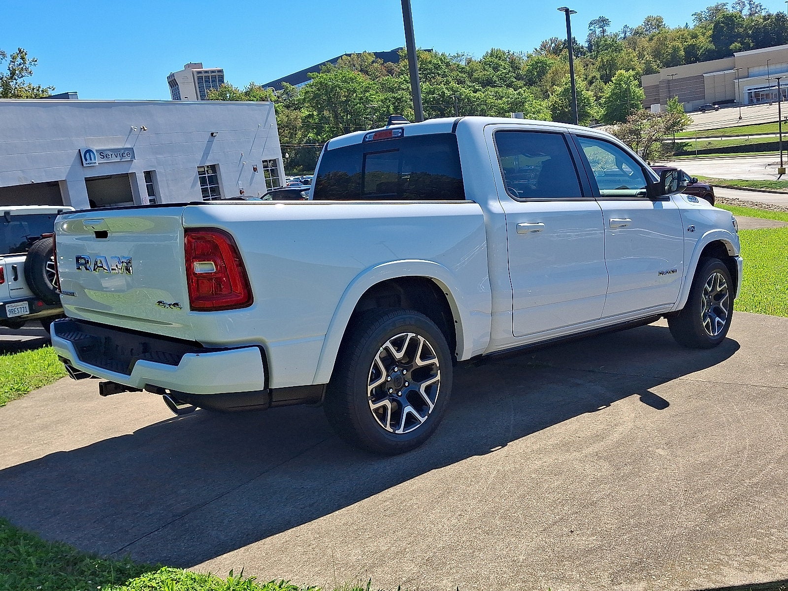 2027 RAM 1500 RAM 1500 LARAMIE CREW CAB 4X4 5'7' BOX