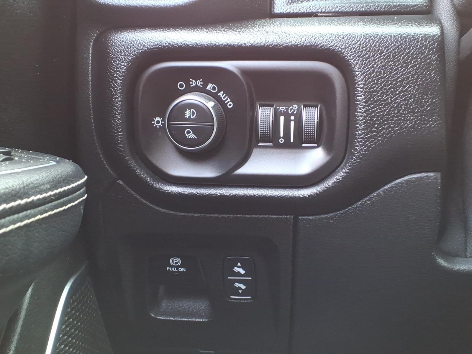 2022 RAM 1500 Laramie Crew Cab 4x4 5'7' Box