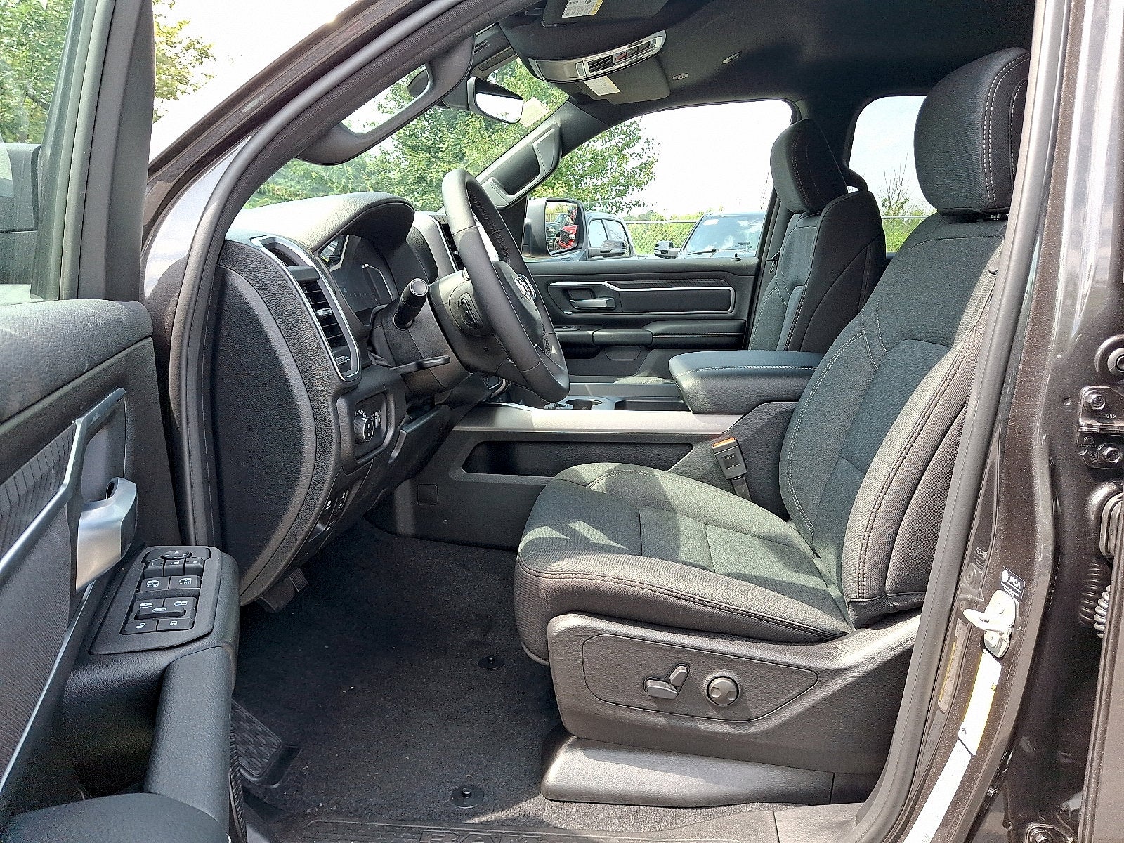 2027 RAM 1500 RAM 1500 BIG HORN CREW CAB 4X4 6'4' BOX