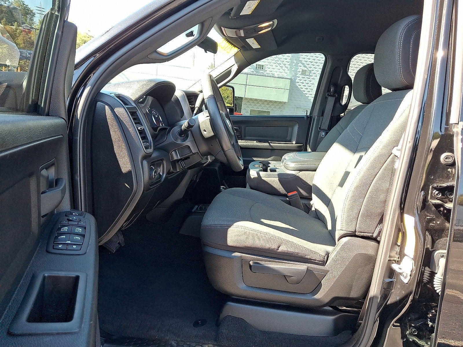 2023 RAM 3500 Tradesman Crew Cab 4x4 6'4' Box