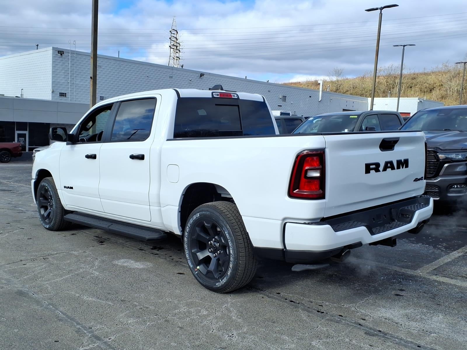 2026 RAM 1500 RAM 1500 EXPRESS CREW CAB 4X4 5'7' BOX