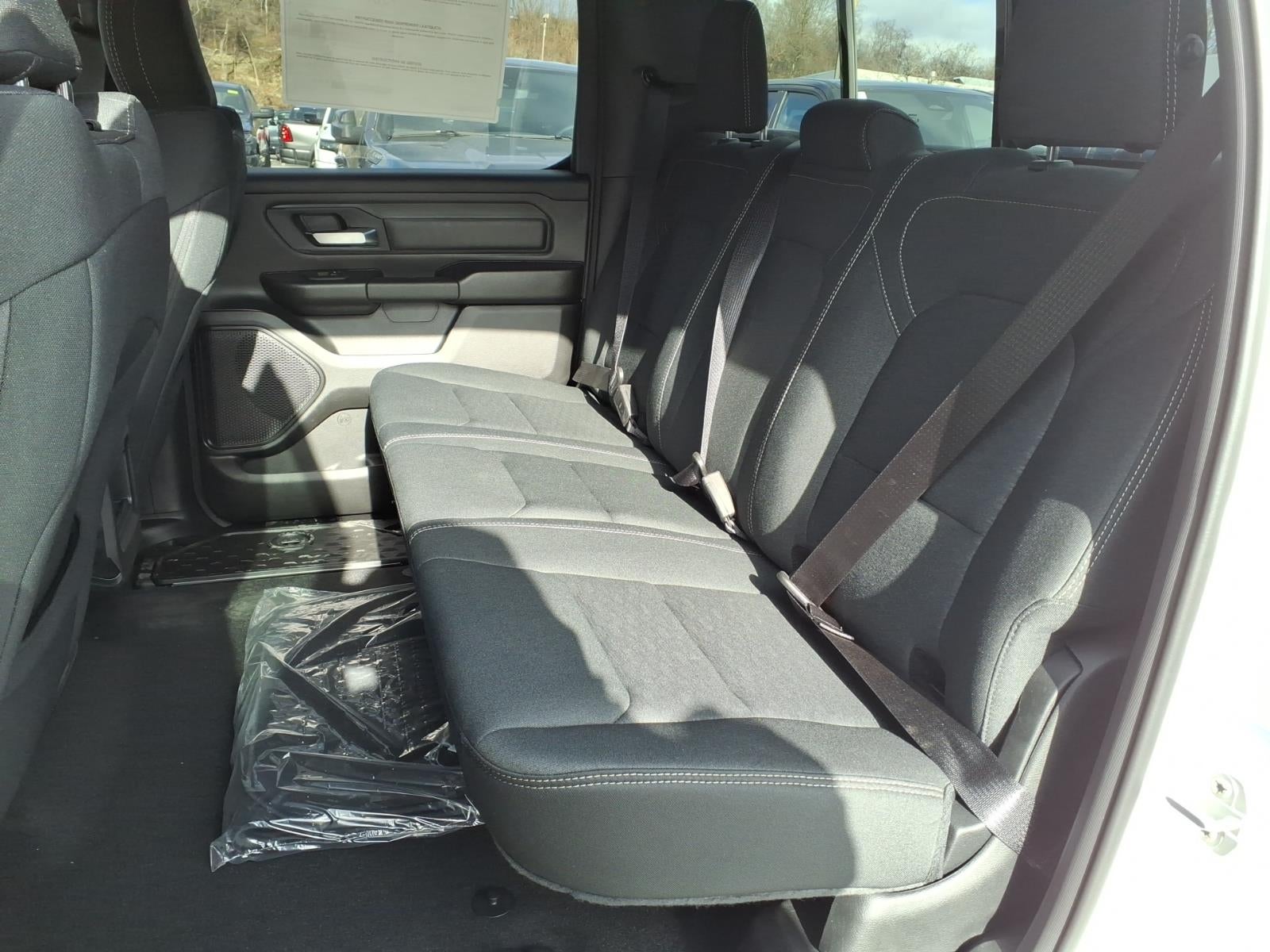 2026 RAM 1500 RAM 1500 EXPRESS CREW CAB 4X4 5'7' BOX