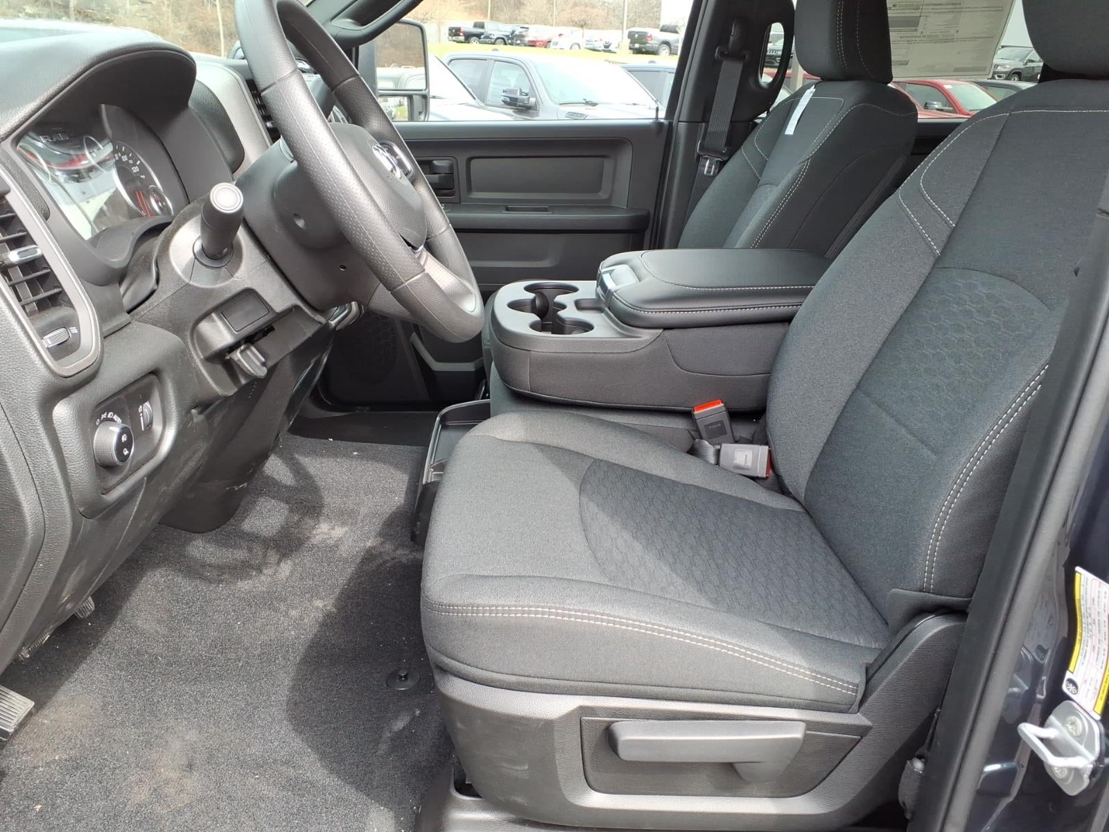 2026 RAM 2500 RAM 2500 BLACK EXPRESS CREW CAB 4X4 6'4' BOX