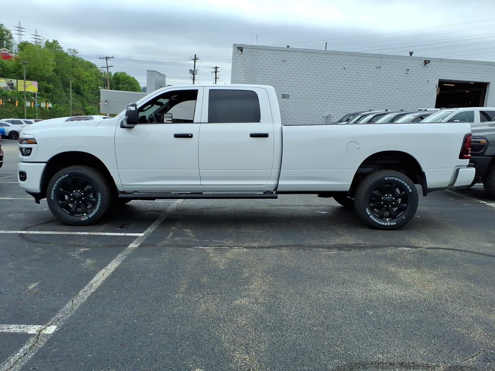 2026 RAM 2500 RAM 2500 BLACK EXPRESS CREW CAB 4X4 8' BOX