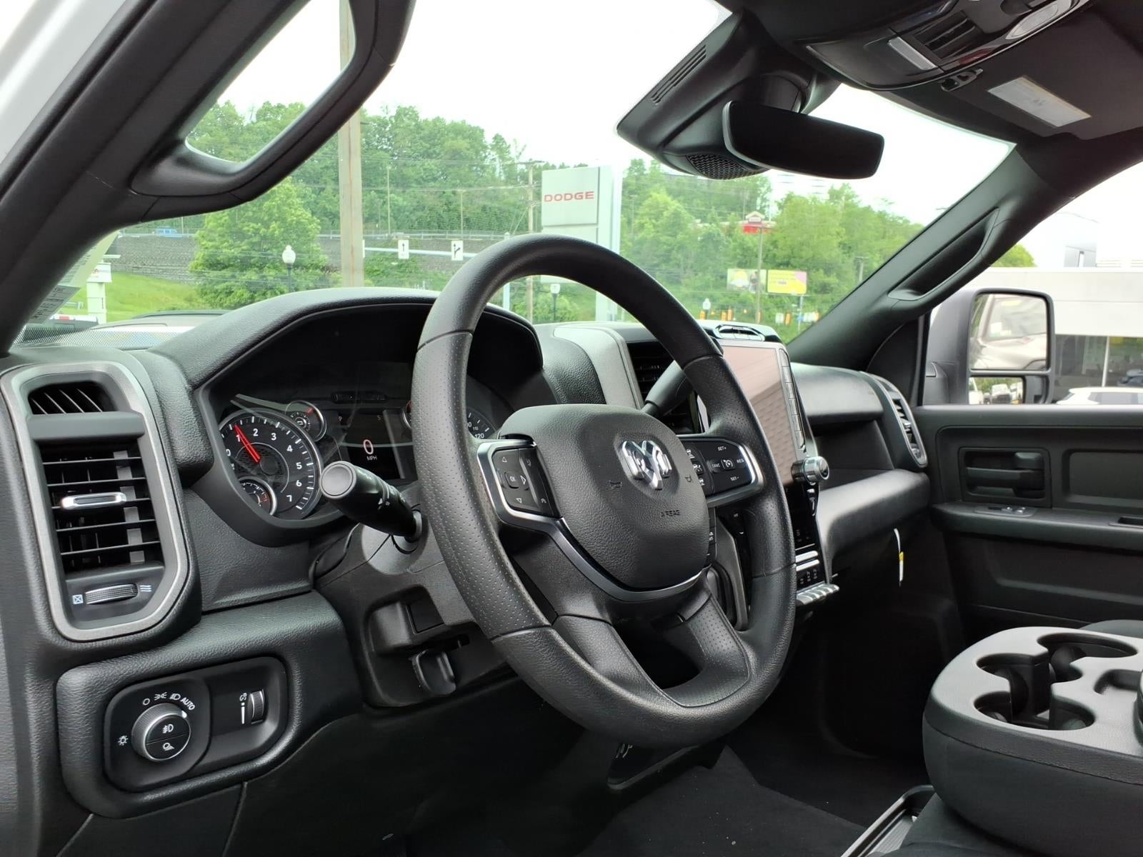 2026 RAM 2500 RAM 2500 BLACK EXPRESS CREW CAB 4X4 8' BOX